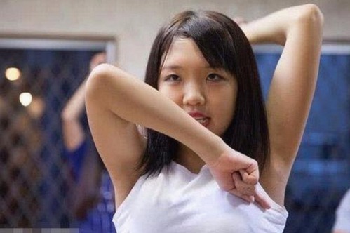 娱乐圈吃瓜揭秘：吃瓜君与草莓果酱带你看背后真相