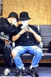 娱乐圈吃瓜热潮：直播间与公众号成为黑料网曝新阵地