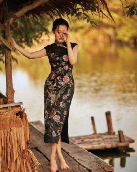 吃瓜爆料：娱乐圈明星背后的复杂关系与多面人生