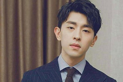 娱乐圈新动态全览:恋情曝光与幕后故事梳理