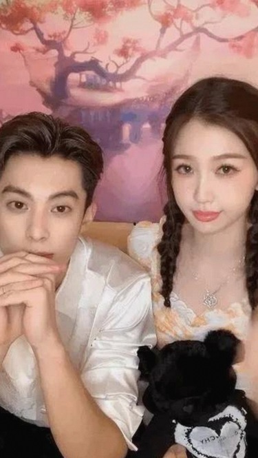 吃瓜街拍网红小丽爆红网络，幽默照片让人笑出声！