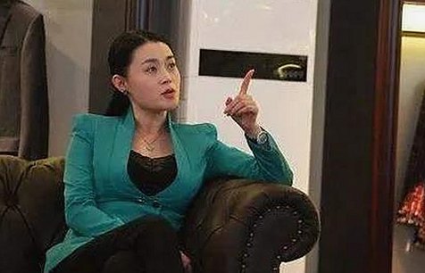 体操冠军吴柳芳恋爱期间出轨视频曝光，引发热议