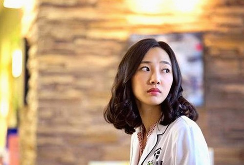 会喷水的亲姐姐：从角色塑造到尺度冲击，背后的铁粉老哥角色解析