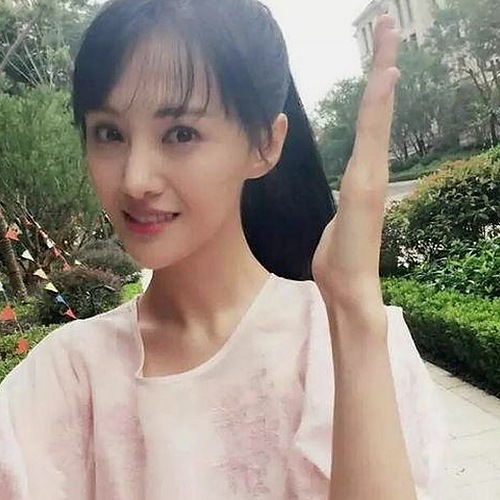 最新动态！娱乐圈“月亮女神”再度引发热议，背后原因复杂令人深思✨