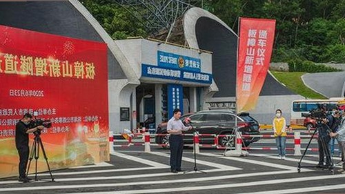 最新动态！娱乐圈“月亮女神”再度引发热议，背后原因复杂令人深思✨