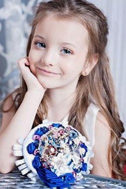 抖音“娱乐吃瓜君”身份揭秘：从普通网友到网红反差代表